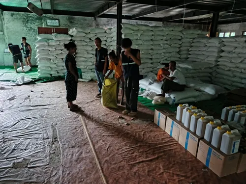 Food Distribution in Taungoo Photo 6